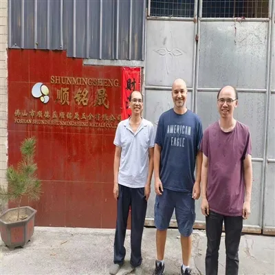 Посещението на клиента в нашата фабрика в Китай и успешното подписване на пор...